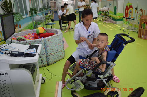 ͼΪ��̱��ͯ��������ʦ����ڰ�����̱��ͯ����otѵ��